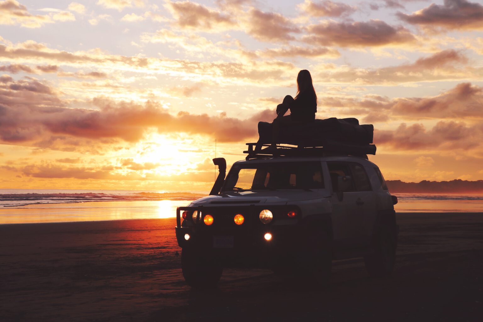 Costa Rica -FJ cruiser at the beach